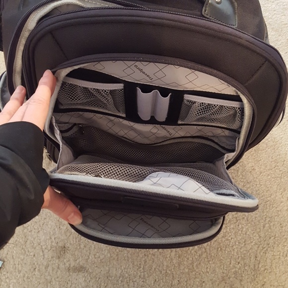 TravelPro Crew 8 backpack - Picture 2 of 6